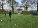 Training S.K.N.W.K. JO19-1 van donderdag 25 april 2024 (30/120)